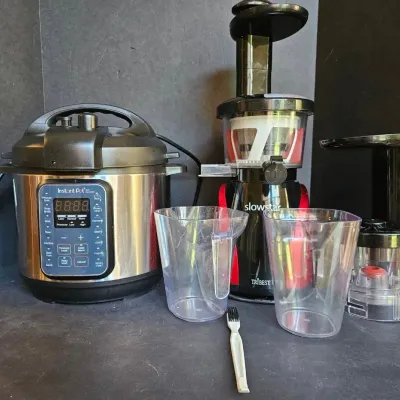 Instant Pot Duo Gourmet Pressure Cooker & Tribest Slowstar Juicer Lot