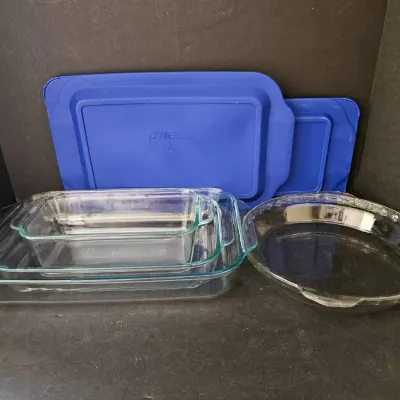 4-Piece Pyrex Glass Bakeware Set with 2 Blue Lids