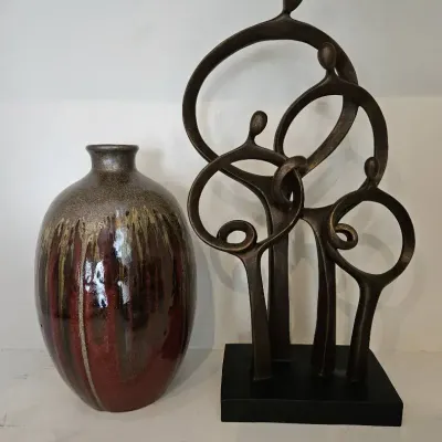 2-Piece Decorative Lot – Abstract Family Sculpture & Glazed Ceramic Vase