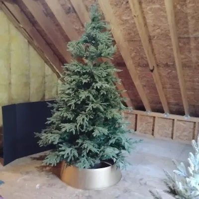 Balsam Hill 7 Foot Christmas Tree With Gold Metal Tree Skirt 