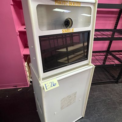 Sale Photo Thumbnail #63: E26-PHOTO BOOTH!!

The printer has a brand new roll of photo paper on it minus one (659)
It will come with an additional new roll (700)

This also will come with a brand new ink cartridge.

All items pictured will be included.

This requires a subscriptio