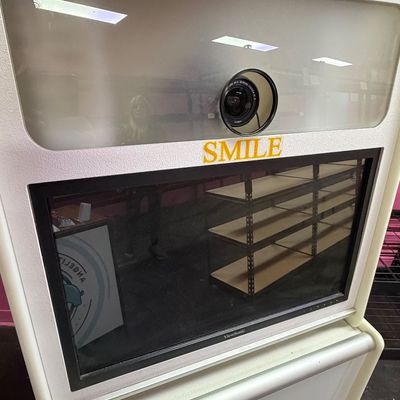 Sale Photo Thumbnail #65: E26-PHOTO BOOTH!!

The printer has a brand new roll of photo paper on it minus one (659)
It will come with an additional new roll (700)

This also will come with a brand new ink cartridge.

All items pictured will be included.

This requires a subscriptio