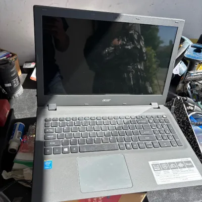 Acer Aspire E15 black laptop featuring an Intel Core i3 processor, full keyboard with number pad, and intact screen.