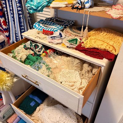 Sale Photo Thumbnail #56: Vintage doilies