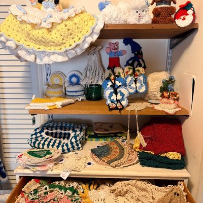 Sale Photo Thumbnail #57: Vintage crocheted items
