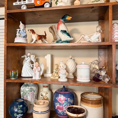 Sale Photo Thumbnail #40: Vintage McCoy and Homco home decor