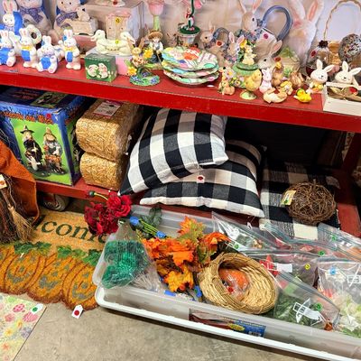 Sale Photo Thumbnail #155: Fall and Easter decor