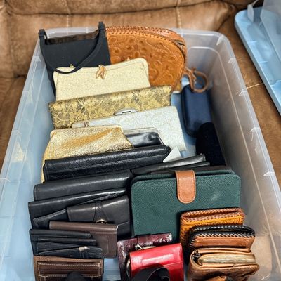 Sale Photo Thumbnail #89: Vintage clutches and wallets