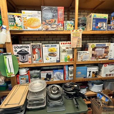 Sale Photo Thumbnail #144: Kitchen countertop appliances