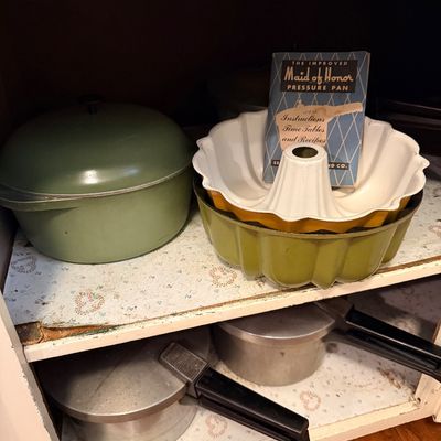 Sale Photo Thumbnail #108: Vintage Maid of Honor, cookware, and pressure cookers