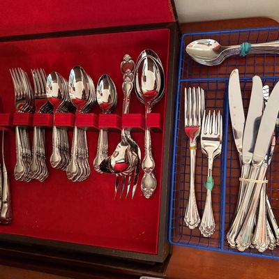 Sale Photo Thumbnail #117:  “Queen’s Fancy” by Lyon stainless flatware 
