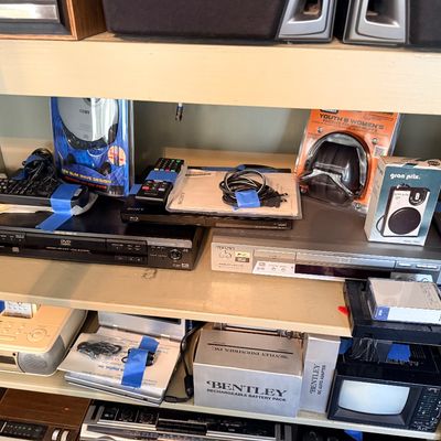 Sale Photo Thumbnail #124: Vintage electronics