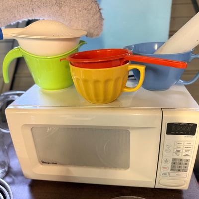 Sale Photo Thumbnail #152: Tabletop Microwave