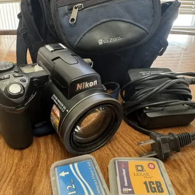 Classic Nikon Coolpix 8800 8MP Digital Camera Kit with LeZura Case and Charger