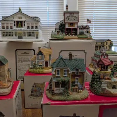 Colorful Liberty Falls Americana Lot, Hawthorne Rockwell Studio, Virginia's Nest
