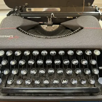 Charming Hermes Baby Portable Manual Typewriter Paillard Swiss Made Red Script