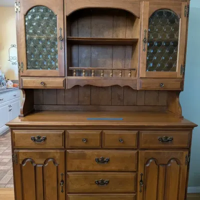 Sturdy Early American Birch Buffet Hutch China Cabinet Bullseye Glass Doors