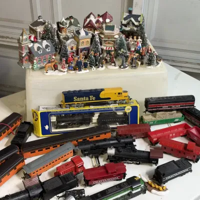 Classic HO Train Lot Santa Fe Diesel, Milwaukee Road Cars and Christmas Village