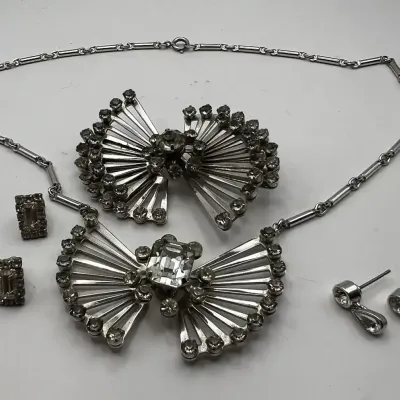 Retro Coro Rhinestone Fan Bow Necklace and Brooch Set with Two Pairs of Earrings