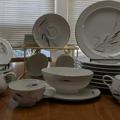 Fine Easterling Bavaria Germany China Dinnerware Platinum Wheat Pattern Set