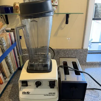 Vita-Mix Super 5000 Total Nutrition Center Blender VM0103 with GE Toaster