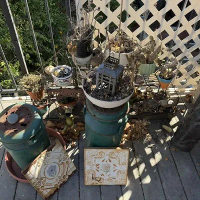 Rustic Green Milk Cans Embossed Metal Wall Tiles Welcome Sign Frog Plant Stands