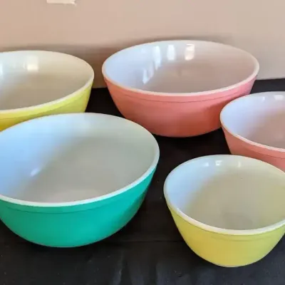 Colorful Pyrex Mixing Bowl Assortment Yellow, Green, Pink 401 402 403 404 USA