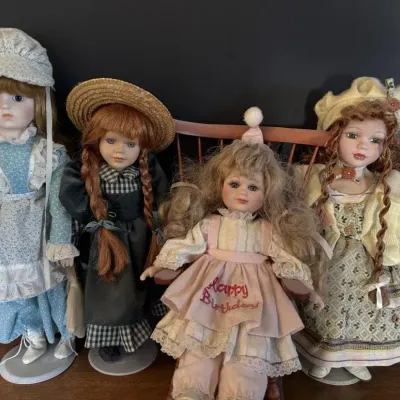 Charming Porcelain Doll Lot Happy Birthday Rocking Chair Bonnet Straw Hat Girls