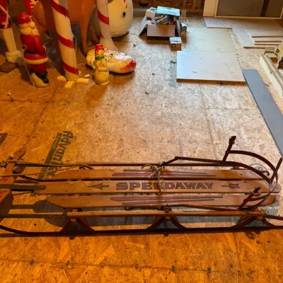 Sale Photo Thumbnail #53: Lot054 Vintage Speedaway Wooden Steering Sled – Paris Mfg. Co., Maine