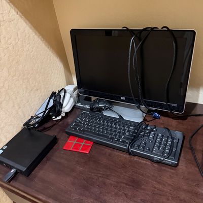 Sale Photo Thumbnail #145: HP LCD computer monitor paired with a Compaq keyboard, computer mouse, power brick, and small mini desktop unit.