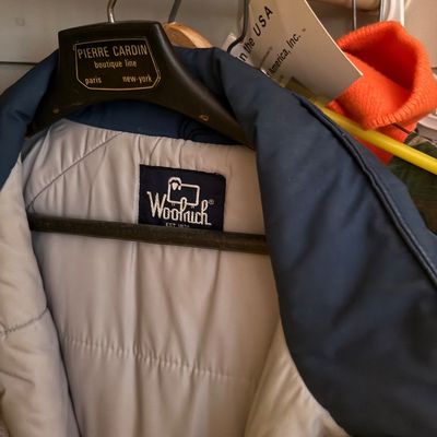 Sale Photo Thumbnail #125: Vintage Woolrich insulated winter jacket in blue with a light grey lining,
