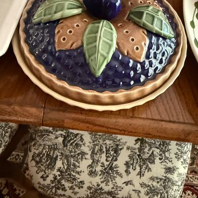 Sale Photo Thumbnail #15: Vintage glazed ceramic blueberry pie dish with a decorative covered lid featuring sculpted leaves and berries.