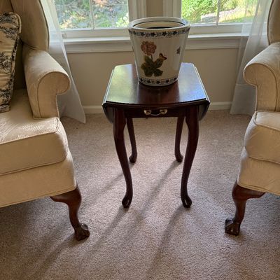 Sale Photo Thumbnail #28: Traditional Queen Anne style wooden drop-leaf end table with cabriole legs,