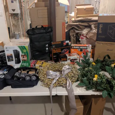 Collection of household goods including boxed Black & Decker power tools, an Xbox 360 console in box, Levoit humidifier, picnic set,...