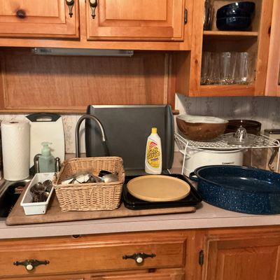 Sale Photo Thumbnail #54: More kitchen items