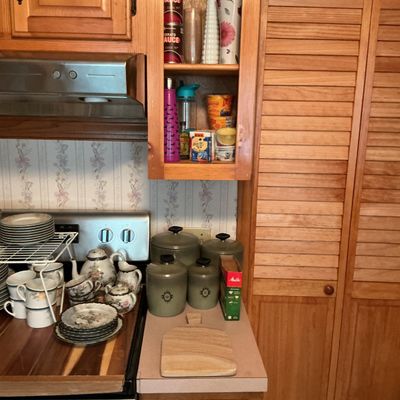 Sale Photo Thumbnail #57: More kitchen items