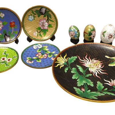 Sale Photo Thumbnail #292: 8pcs VTG cloisonne, 5 plates and 3 eggs on stands