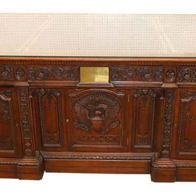 Sale Photo Thumbnail #19: Vtg Presidential Resolute desk, great leather top