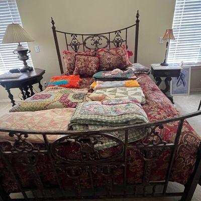 Sale Photo Thumbnail #20: Quilts