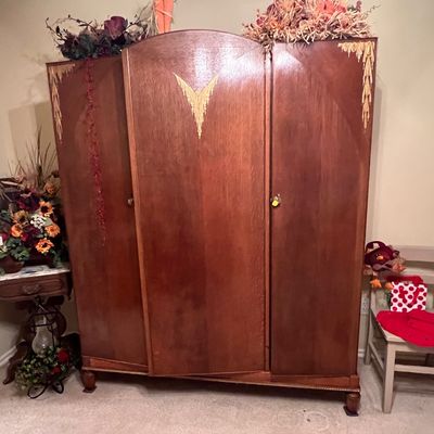 Sale Photo Thumbnail #34: 3-door Art Deco Wardrobe