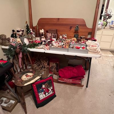 Sale Photo Thumbnail #33: Christmas knick knacks