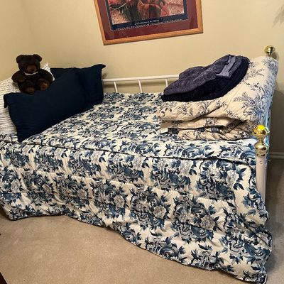 Sale Photo Thumbnail #37: Daybed