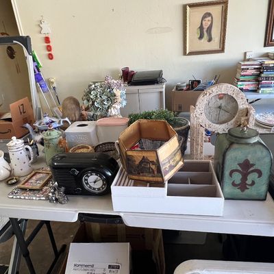Sale Photo Thumbnail #12: Decor s and Knick Knacks