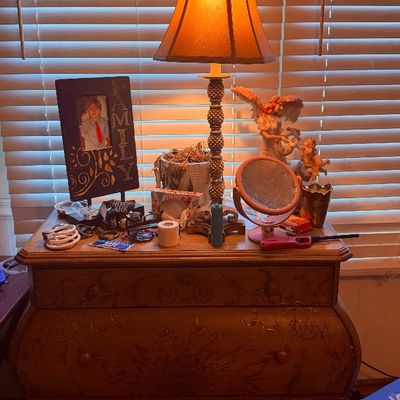 Sale Photo Thumbnail #3: Serpentine Bombay furniture