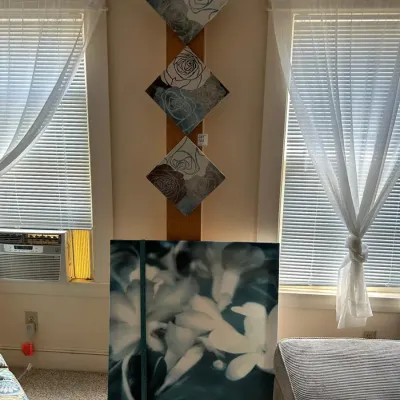 Contemporary Wall Art Group-4 pieces ($7.81)