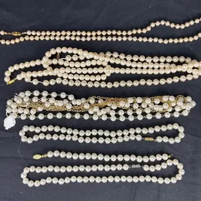 6 Vintage Assorted Pearl Style Necklace Bracelet Lot
