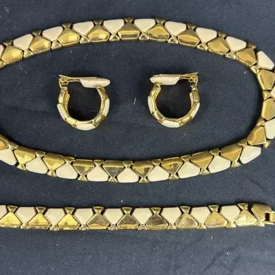 Vintage Jewelry Set Lot Gold Colored Bracelet, Necklace & Pair Of Earrings