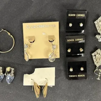 Lot Of Vintage Women’s Fashion Earrings