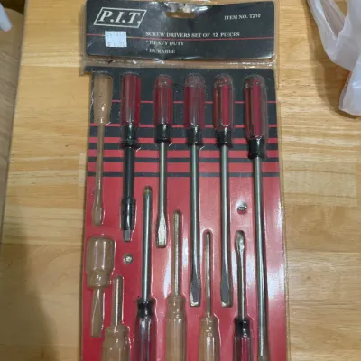 Sale Photo Thumbnail #411: P.I.T. 12-piece heavy-duty screwdriver set in original blister packaging, item no. T210.