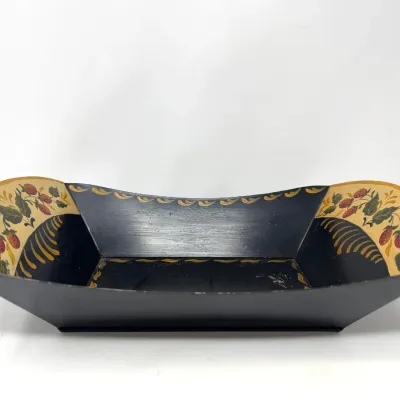 Sale Photo Thumbnail #155: Lot 155 Toleware bread tray